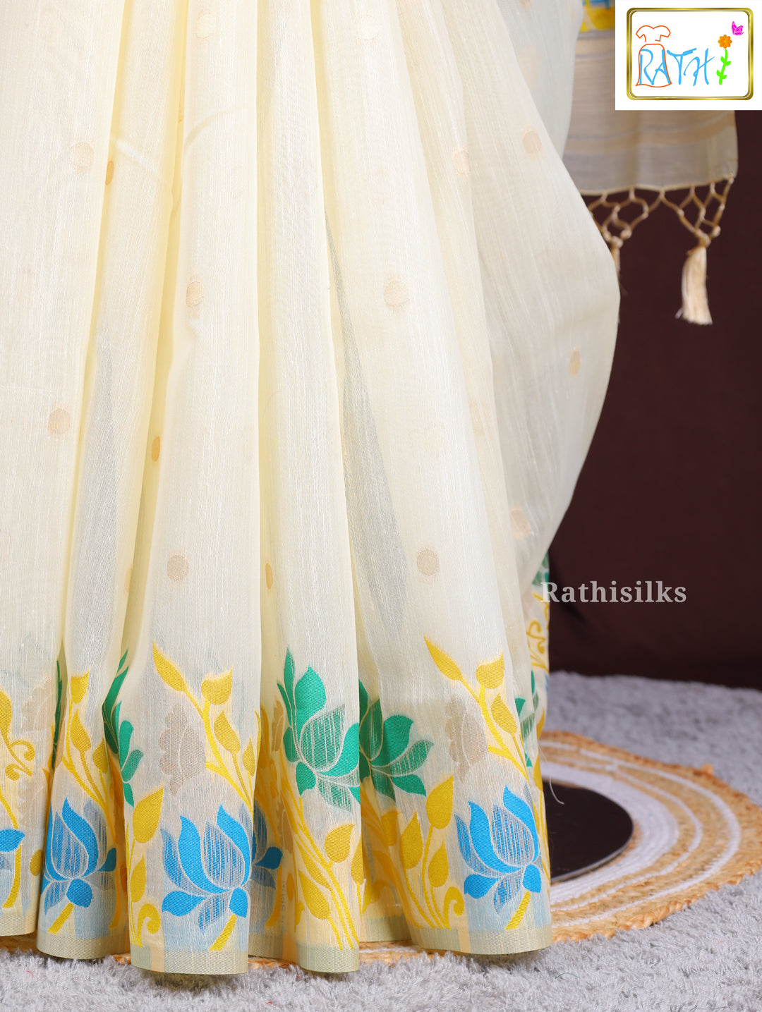 Elegant Cream Synthetic Cotton Saree