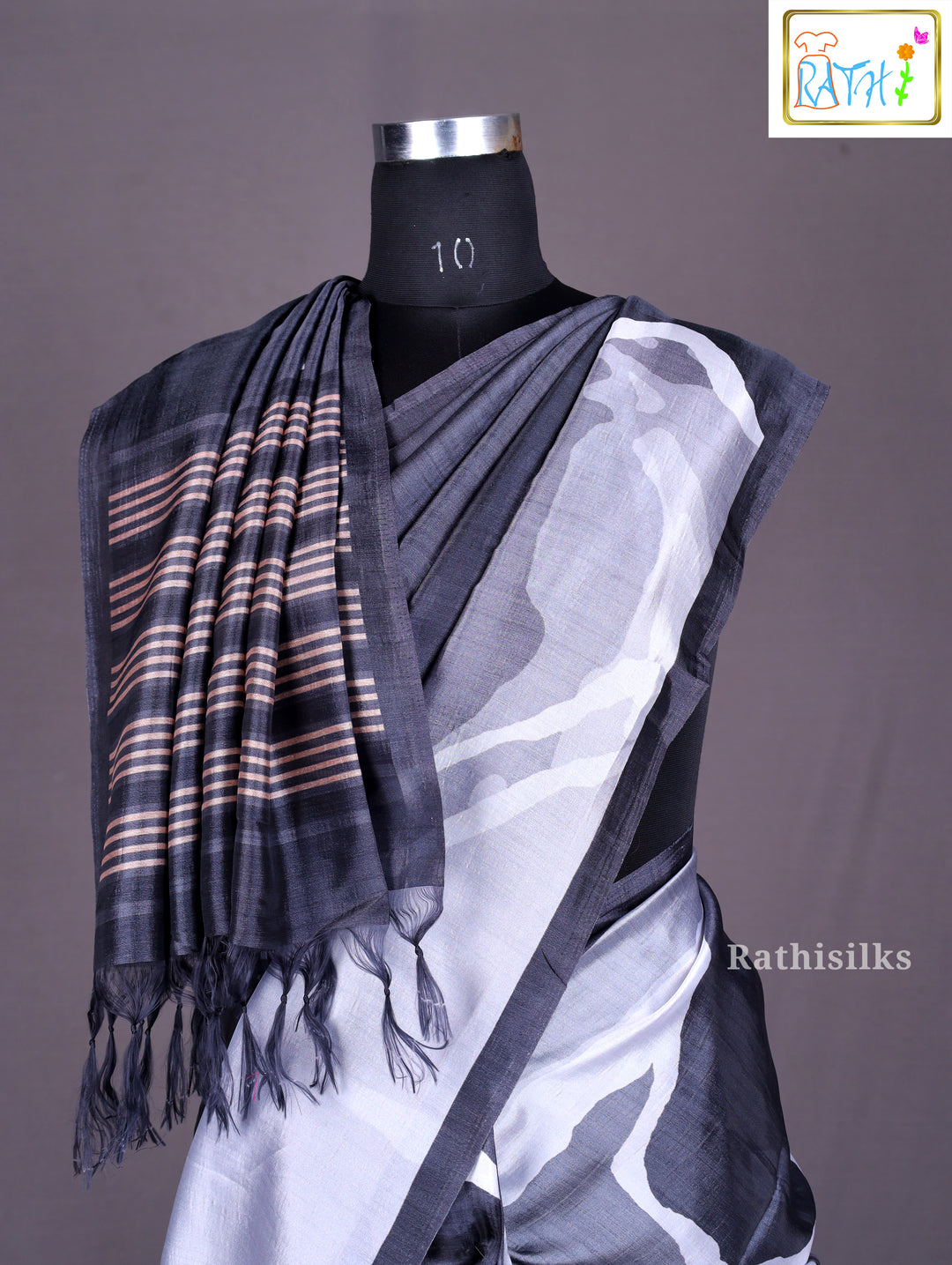 Modern Chic Black & White Abstract Print Synthetic Saree