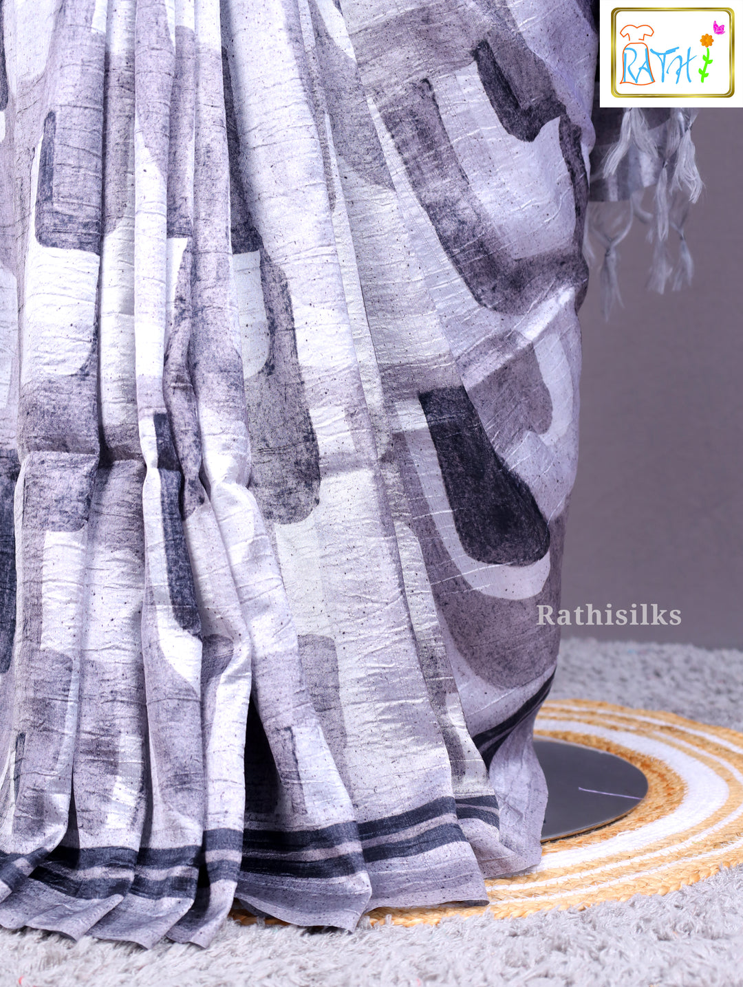 Modern Abstract Synthetic Saree