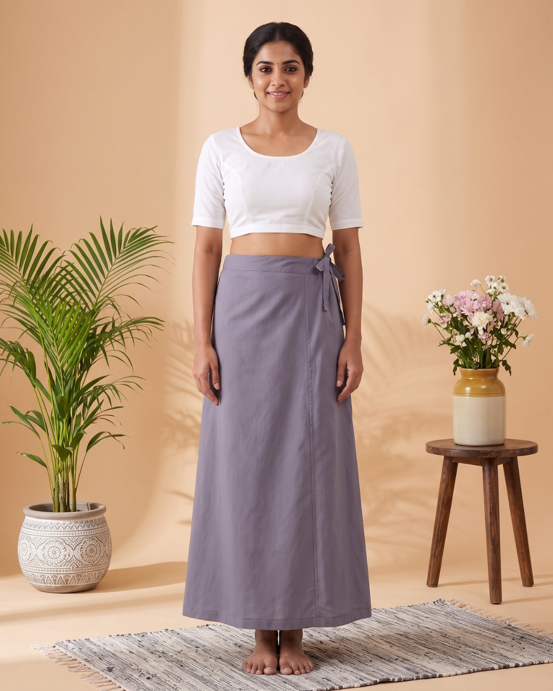 Grey cotton saree petticoat, model with background #colour_grey
